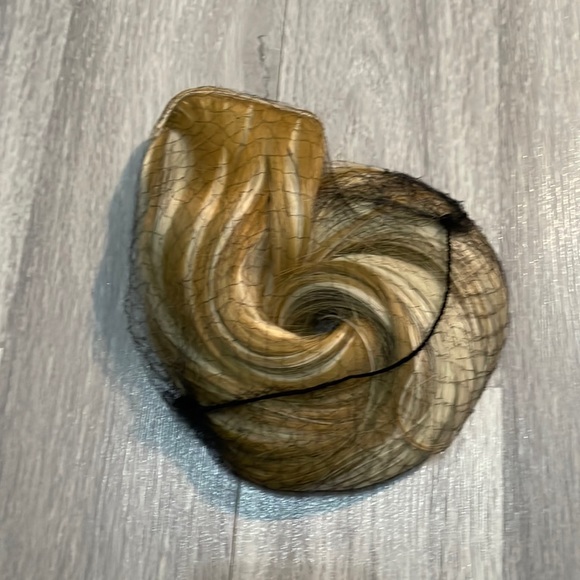 Blonde highlighted extensions 14” - Picture 4 of 5